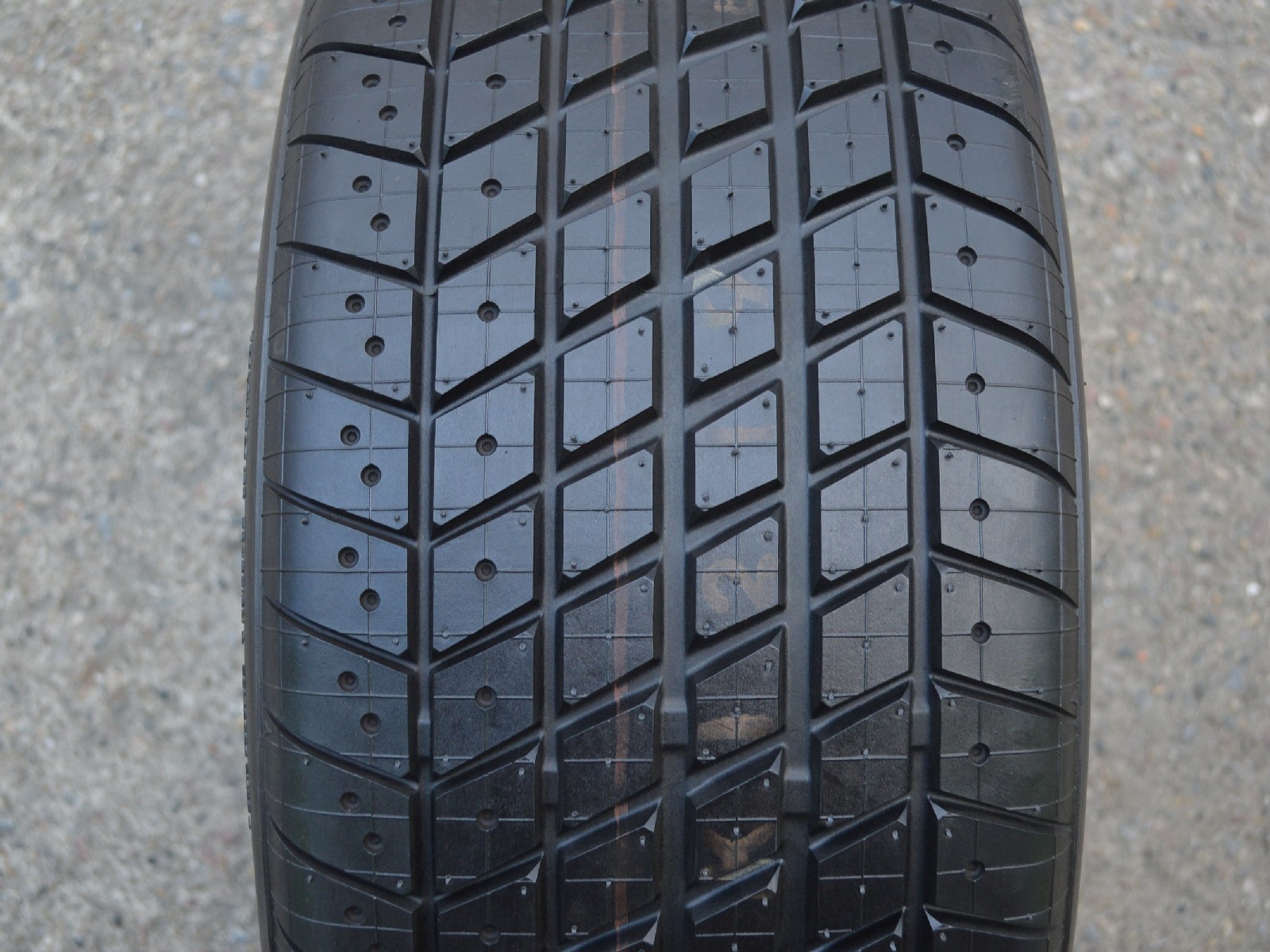 245/40/17 ZR Yokohama AVS AV1-40i, letní