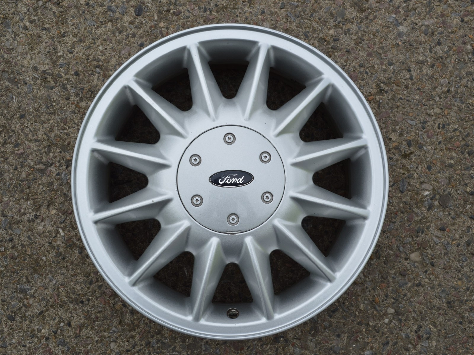 alu kola Ford 16