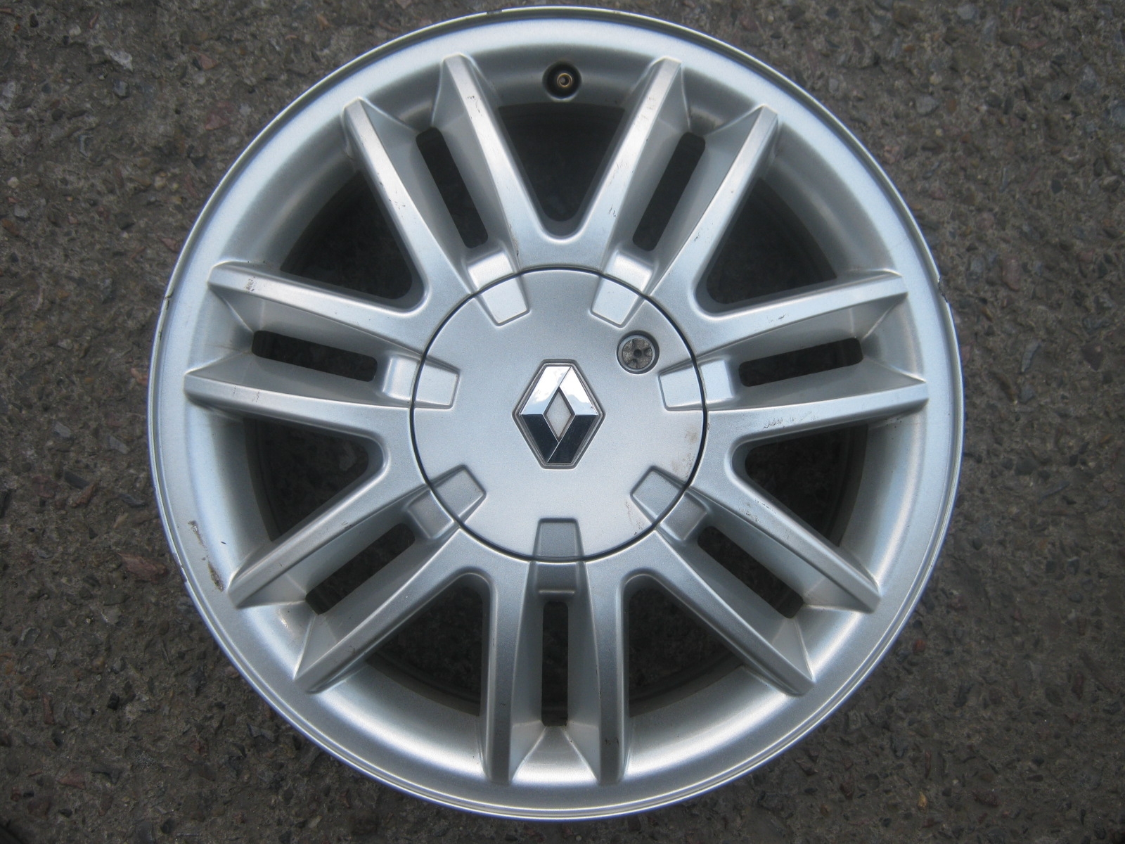 alu kolo Renault 15