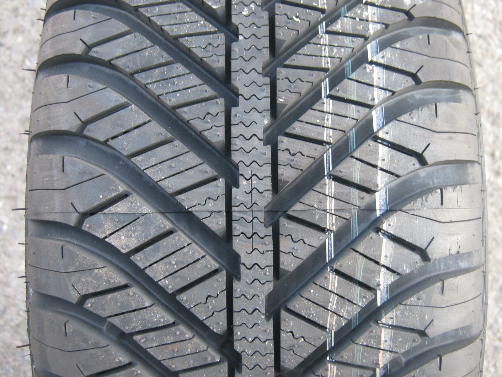 215/60/16 95H Goodyear Vector 4Season, celoroční
