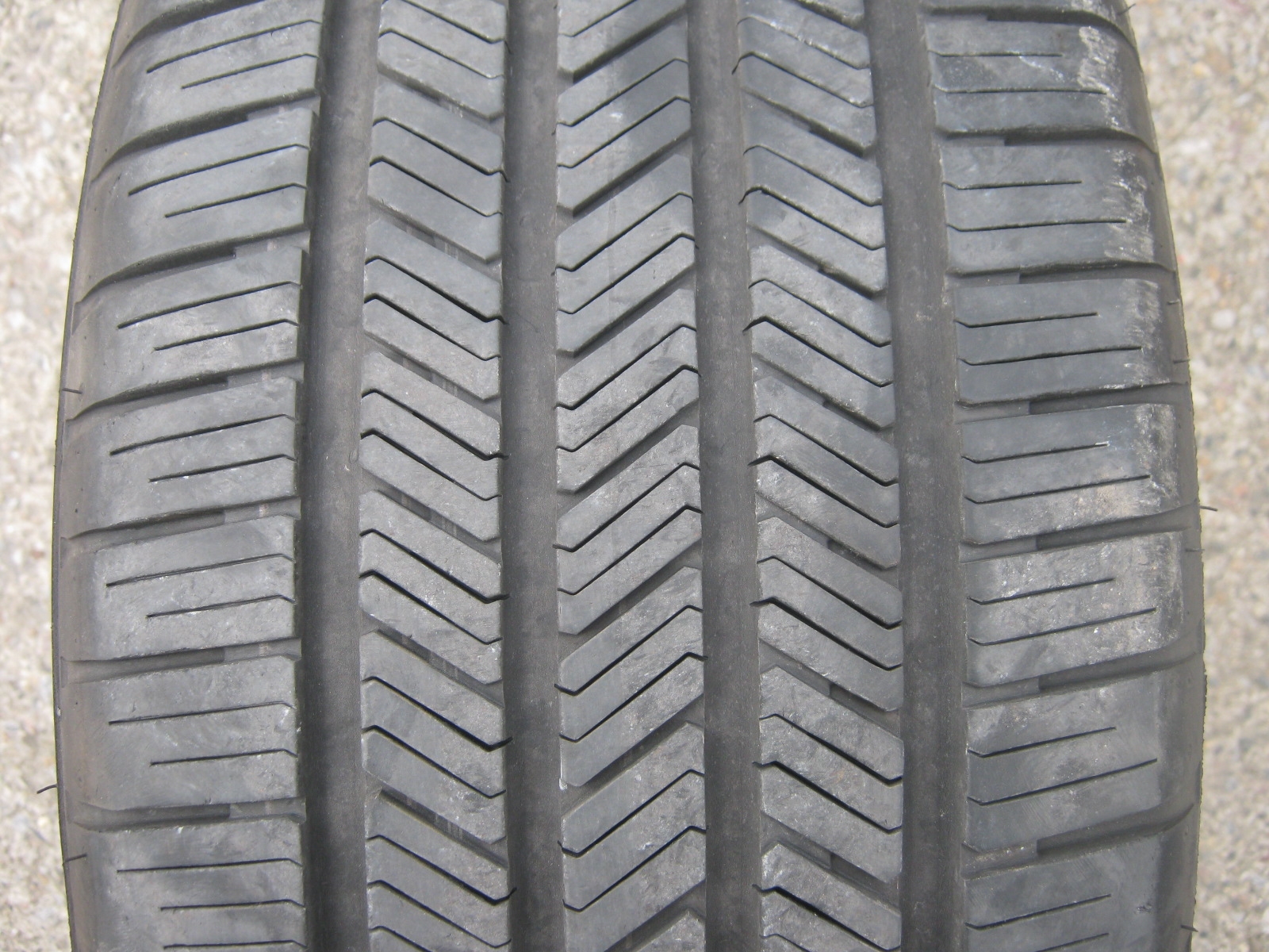 235/45/17  94H  Goodyear Eagle LS2, použitý letní kus
